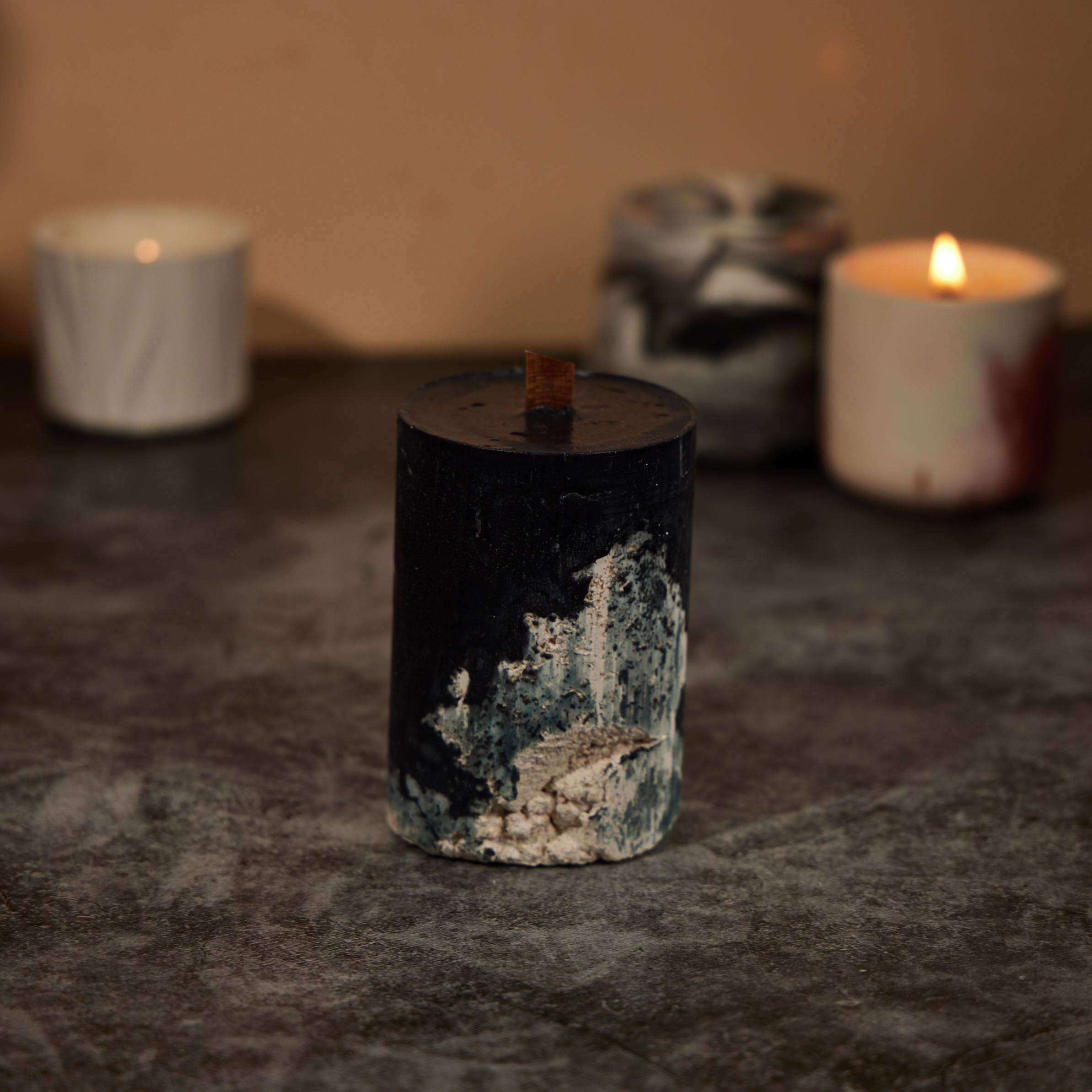 bougie sur beton, bougie sur pierre