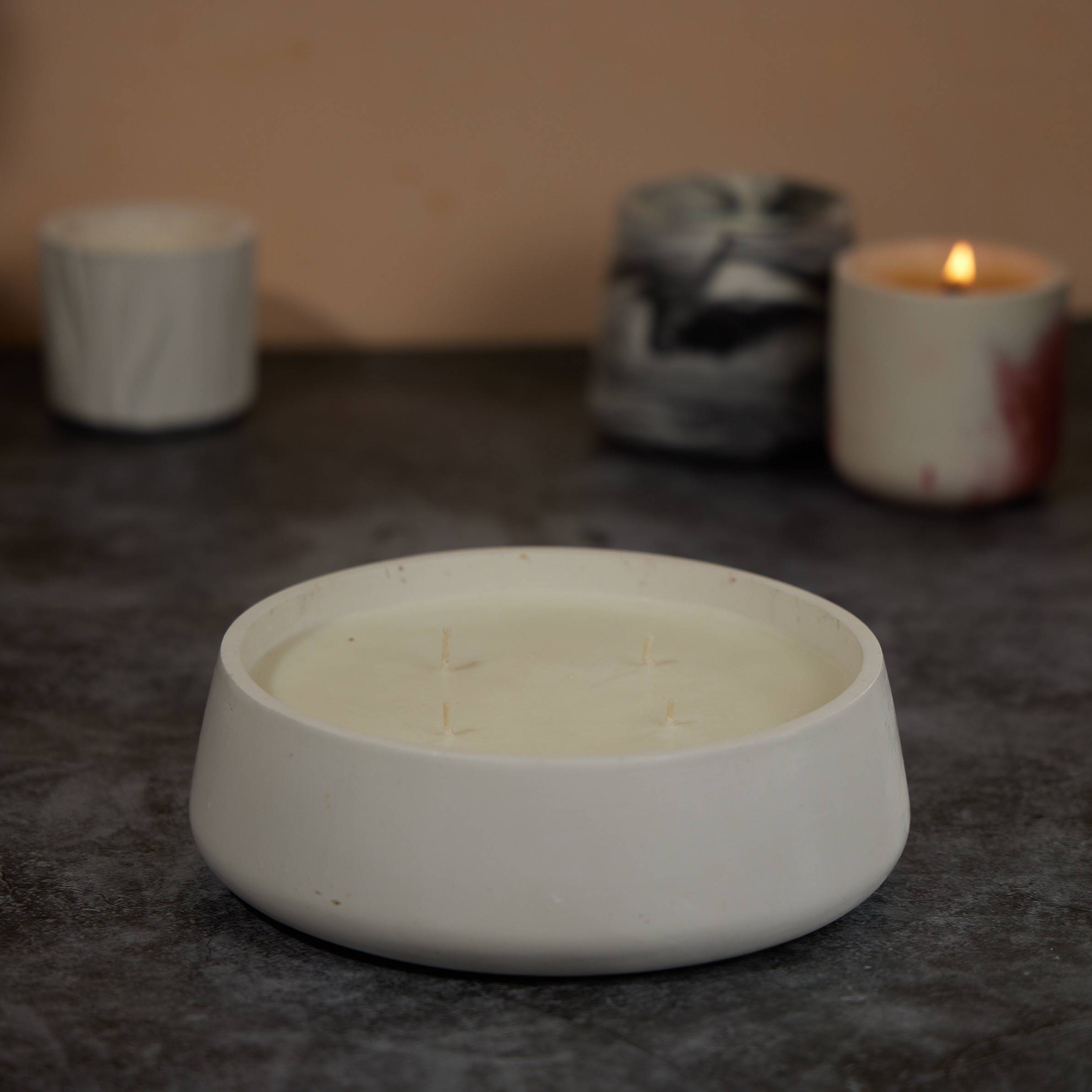 Bougieis-2024-04246-1.jpg Grande bougie végétale parfumée avec 4 mèches en coton pur