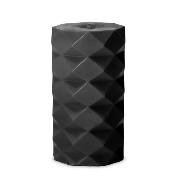 Bougie artisanale noire en cire végétale, forme prisme géométrique, posée sur fond clair – design élégant, décoration haut de gamme, produit fait main par NiceCandles.