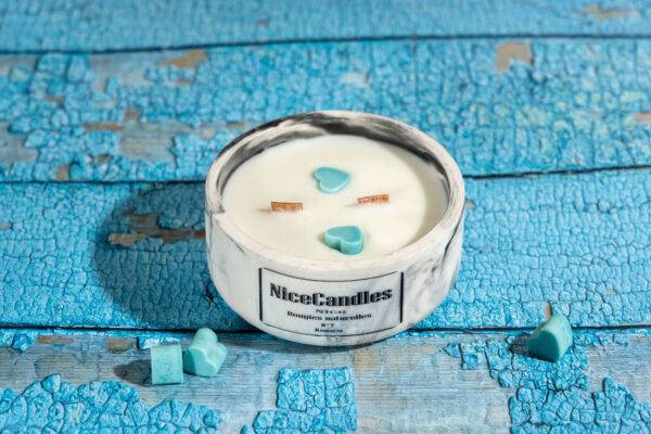 bougie artisanale parfumée avec mèches qui crépitent