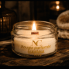 Bougie parfumée 140 g – Mèche en bois crépitante artisanale Bougie parfumée artisanale 140 g avec mèche en bois crépitante dans un pot en verre, ambiance chaleureuse et premium