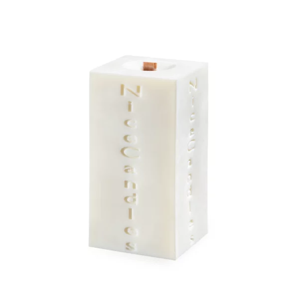 Bougie artisanale parfumée Équilibre Boréals en cire végétale avec mèche en bois, fabriquée à la main par NiceCandles