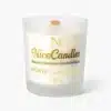 bougie-parfumee-verre-mat-nicecandles-fond-blanc Bougie artisanale parfumée dans un élégant pot en verre mat, diffusant une fragrance raffinée de Grasse. Mèche en bois crépitante pour une expérience sensorielle apaisante.