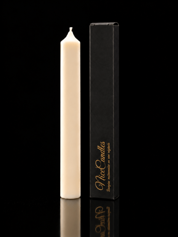 Cierge artisanale Ø24 × 200 mm en cire végétale Bougie artisanale Ø24 × 200 mm en cire végétale avec emballage noir NiceCandles
