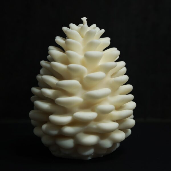 bougie-pomme-de-pin-blanc-vanille-fond-noir-nicecandles Bougie pomme de pin blanc vanille sur fond noir